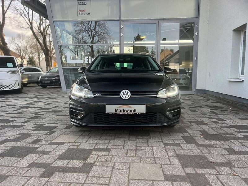 Gebraucht VW Golf VII Highline 150 PS (110 kW) 2018 Deep black perleffekt Limousine