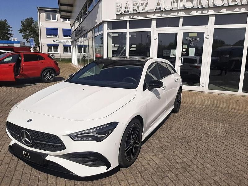 Weiß Gebraucht 2023 Mercedes CLA200 Shooting Brake AMG Line Premium Kombi | 33.990 € (Fairer Preis) - Bild 1/4