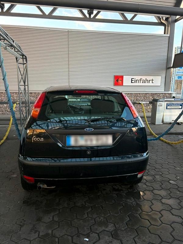 Second-hand Ford Focus 100 CP (73 kW) 2003 Negru Hatchback