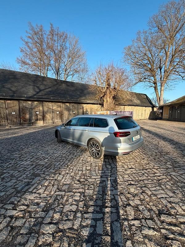 Gebraucht VW Passat 190 PS (139 kW) 2019 Silber Kombi