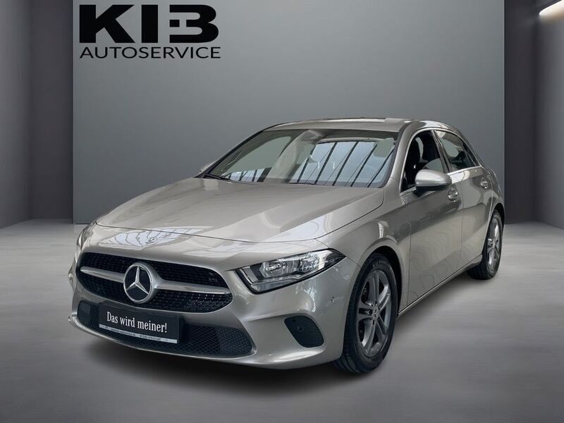 Mojavesilber metalliclack Gebraucht 2020 Mercedes A180 Progressive Limousine | 22.980 € (Superpreis) - Bild 1/4