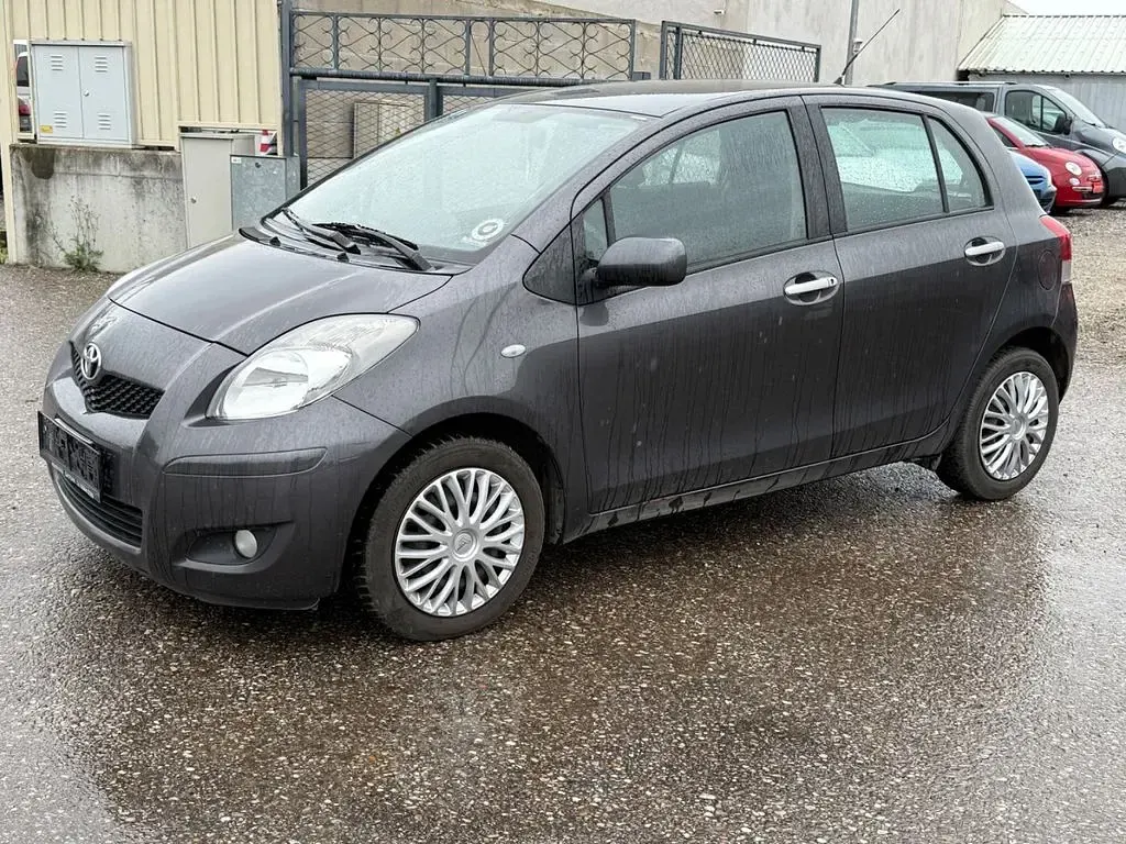 Gebraucht Toyota Yaris Plus 90 PS (66 kW) 2010 Grau Kleinwagen