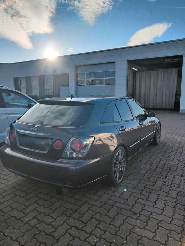 Gebraucht Lexus IS200 155 PS (114 kW) 2004 Grau Kombi