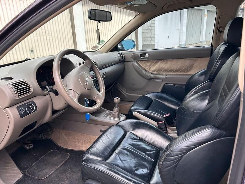 Gebraucht Audi A3 Attraction 190 PS (139 kW) 2002 Violett Limousine