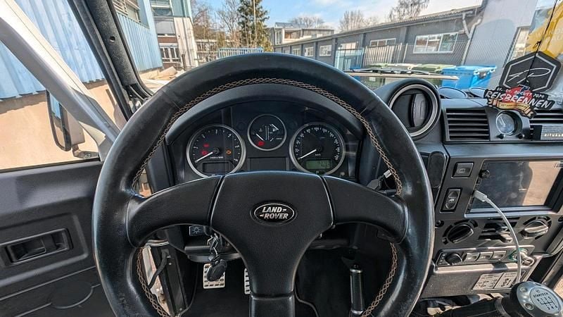 Gebraucht Land Rover Defender 122 PS (89 kW) 2013 Weiß SUV