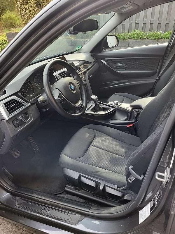 Gebraucht BMW 320 Advantage 184 PS (135 kW) 2016 Grau Kombi