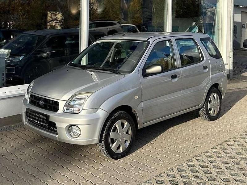 Silky silver 2 (m) Gebraucht 2006 Subaru Justy Kleinwagen | 3.990 € (Teuer) - Bild 1/4