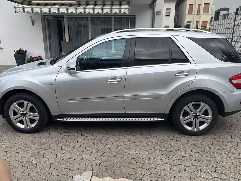 Gebraucht Mercedes ML300 204 PS (150 kW) 2011 Silber SUV