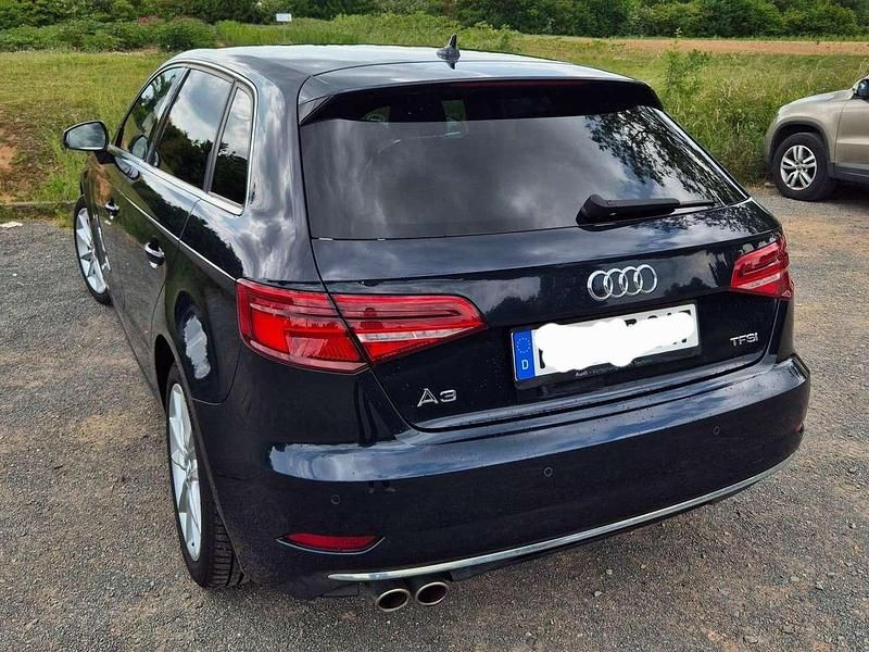 Gebraucht Audi A3 Design 150 PS (110 kW) 2017 Blau Limousine