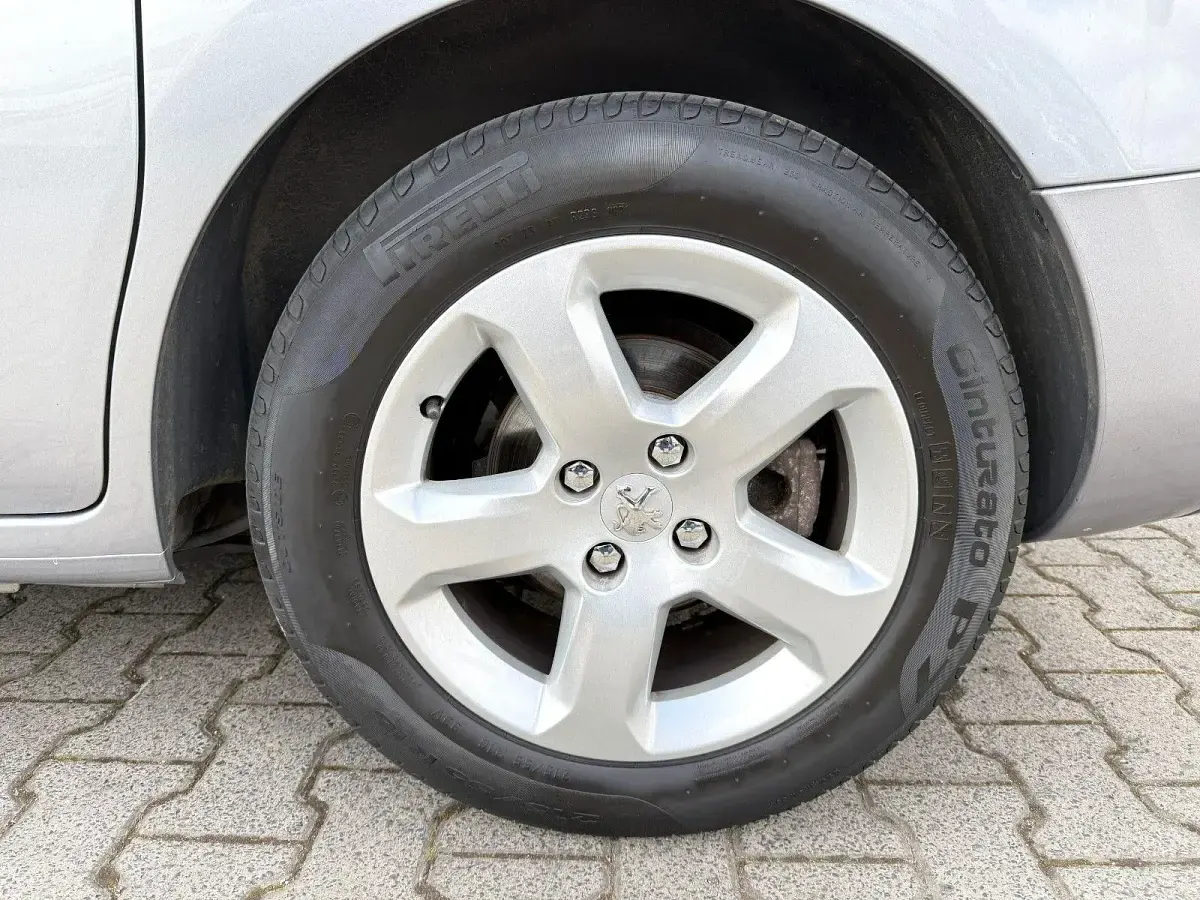 Gebraucht Peugeot Partner Allure 120 PS (88 kW) 2018 Gris artense Van / Kleinbus