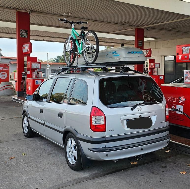 Gebraucht Opel Zafira 147 PS (108 kW) 2000 Silber Van / Kleinbus
