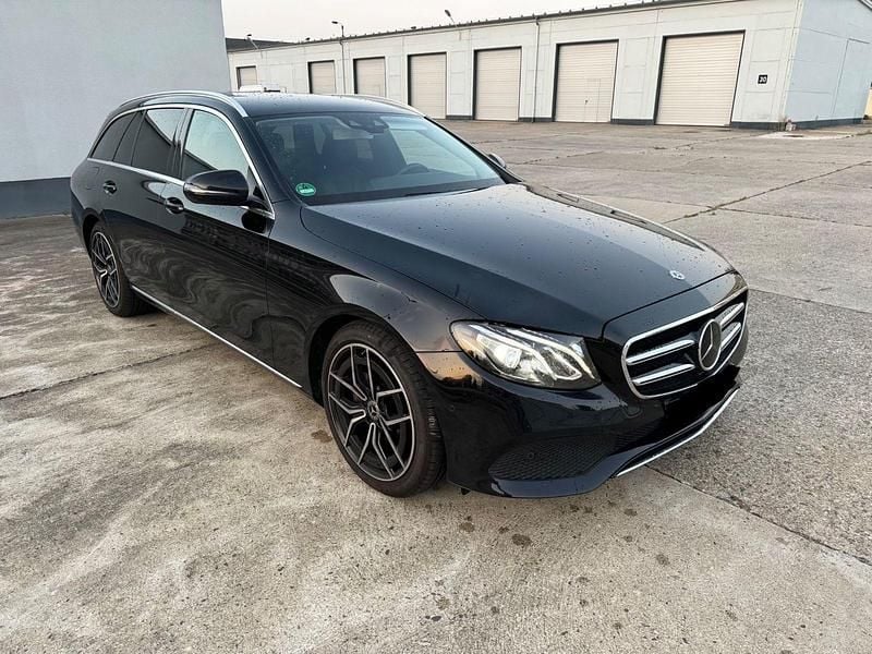 Usado Mercedes E200 AMG 197 HP (144 kW) 2019 Preto Carrinha