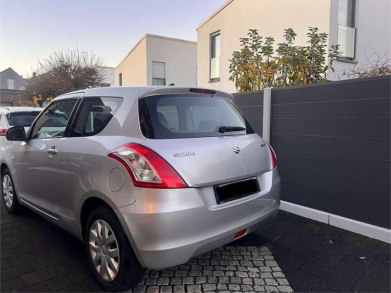 Gebraucht Suzuki Swift 95 PS (69 kW) 2011 Silber Kleinwagen