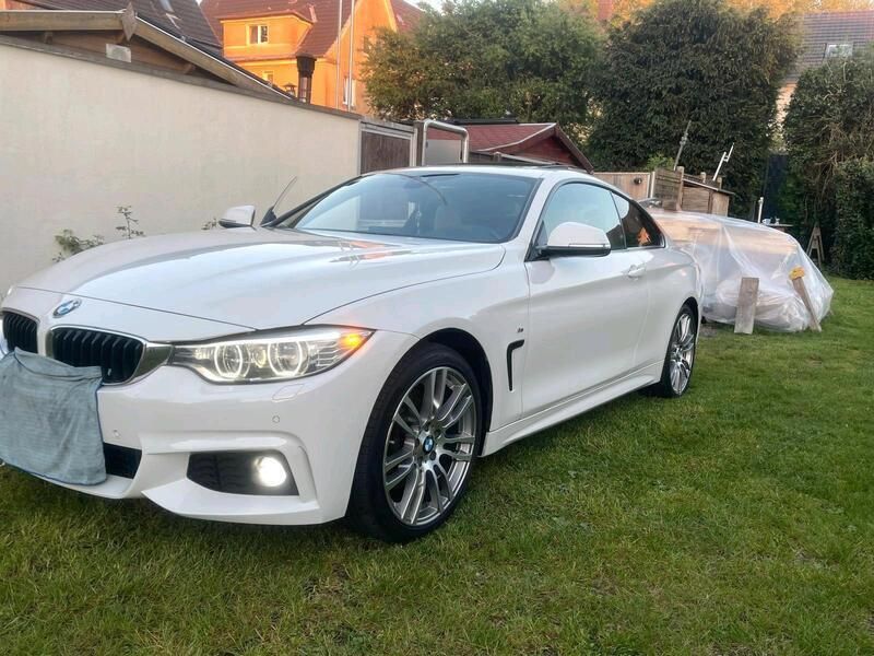 Weiß Gebraucht 2015 BMW 435 M Sport Coupé | 25.499 € - Bild 1/4