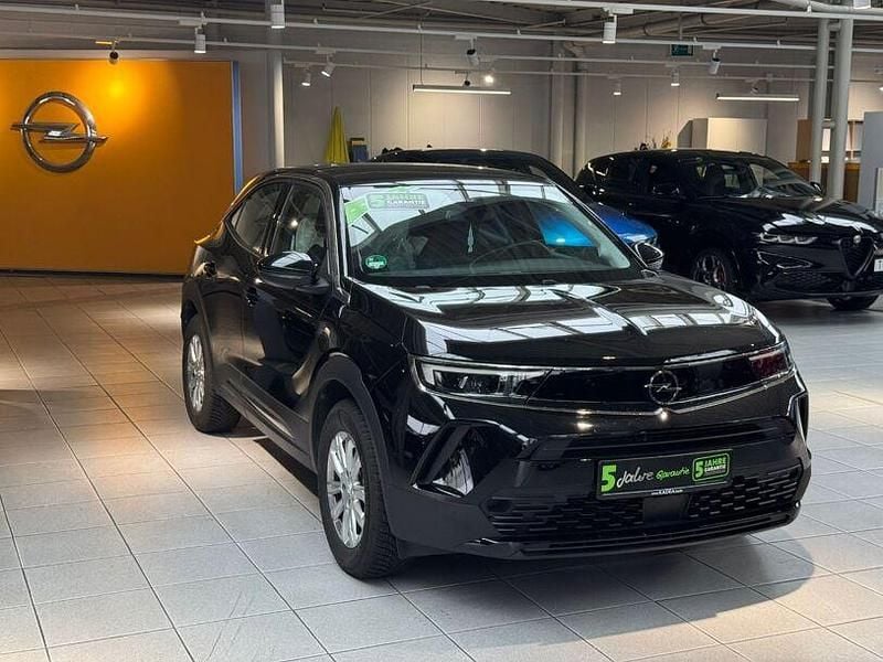 Gebraucht Opel Mokka-e 100 kW (136 PS) 2023 Lackierung schwarz perla nera/typ aussen (metallic) SUV