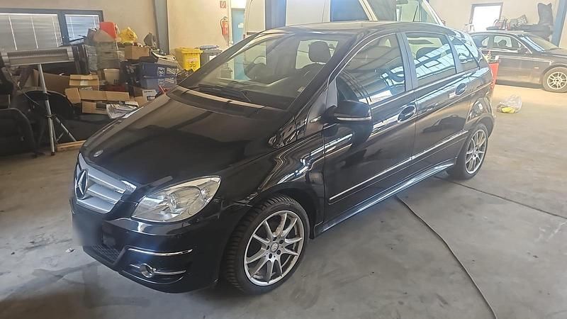 Gebraucht Mercedes B150 95 PS (69 kW) 2009 Schwarz Van / Kleinbus