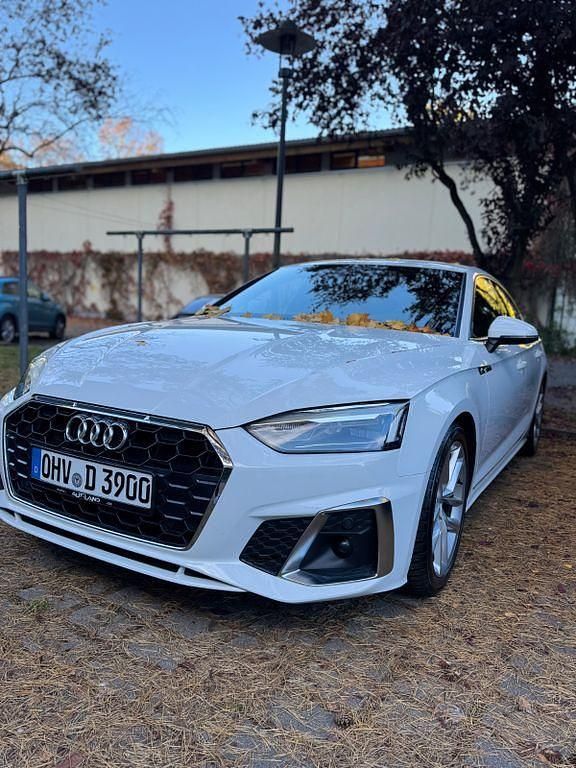 Weiß Gebraucht 2021 Audi A5 Sportback S-Line Kleinwagen | 29.700 € (Guter Preis) - Bild 1/4