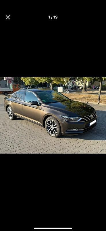 Braun Gebraucht 2015 VW Passat Limousine | 15.000 € (Fairer Preis) - Bild 1/4