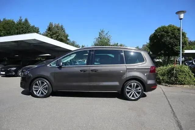 Gebraucht Seat Alhambra 4Drive 177 PS (130 kW) 2020 Eiche braun schwarz metallic Van / Kleinbus