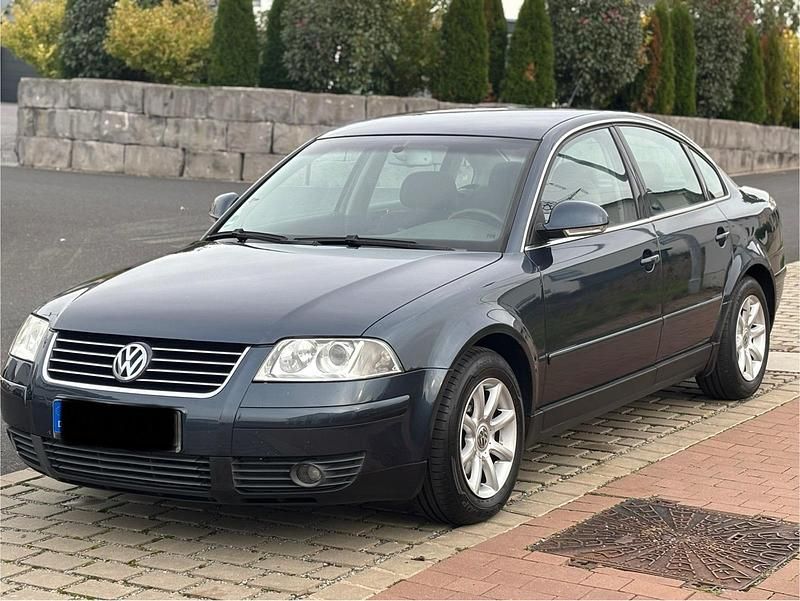 Blau Gebraucht 2004 VW Passat Limousine | 2.290 € (Fairer Preis) - Bild 1/4