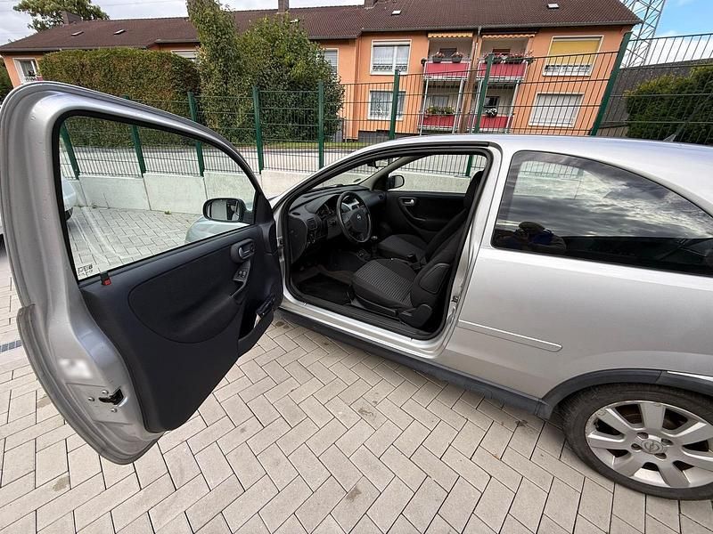 Gebraucht Opel Corsa 80 PS (58 kW) 2005 Silber Kleinwagen