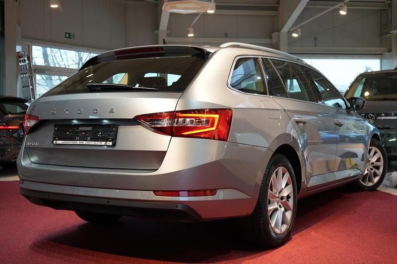 Gebraucht Skoda Superb Style 150 PS (110 kW) 2021 Grau Kombi