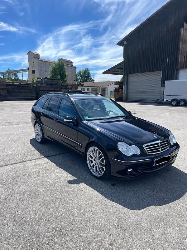 Schwarz Gebraucht 2007 Mercedes C350 Kombi | 10.800 € (Teuer) - Bild 1/4