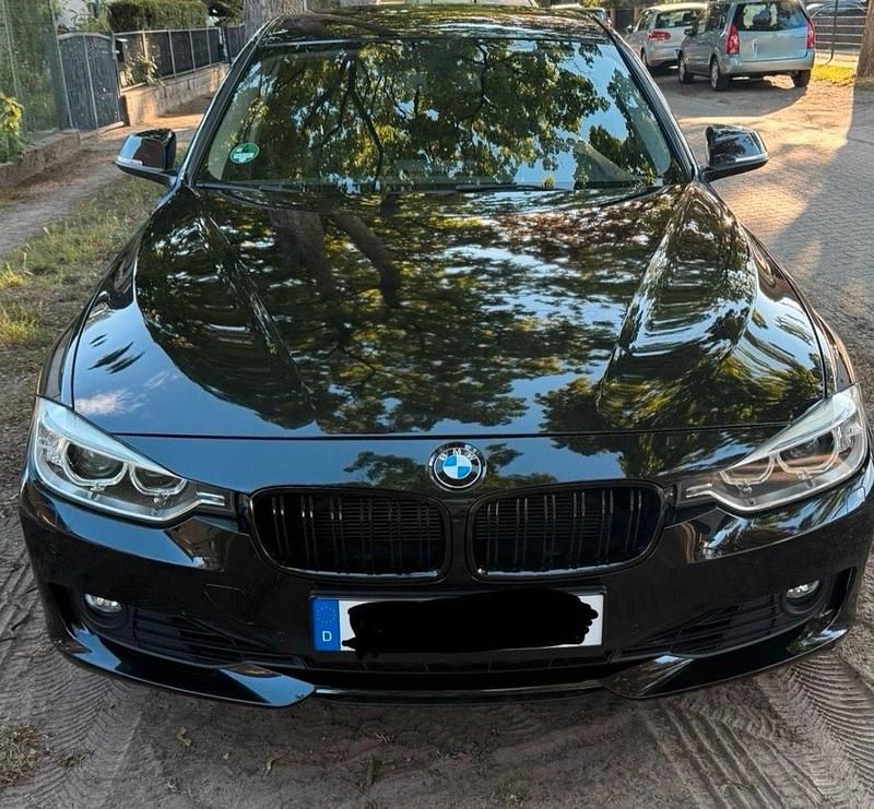 Gebraucht BMW 320 184 PS (135 kW) 2012 Schwarz Limousine