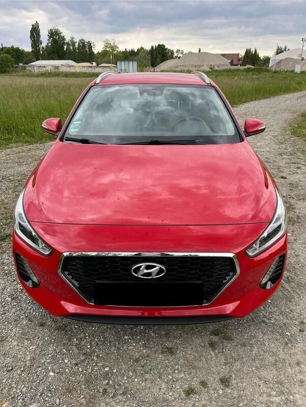 Rot Gebraucht 2017 Hyundai i30 Kombi | 11.599 € (Fairer Preis) - Bild 1/4