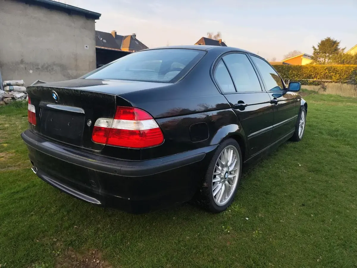 Używany BMW 325 192 KM (141 kW) 2001 Czarny Sedan/Limuzyna