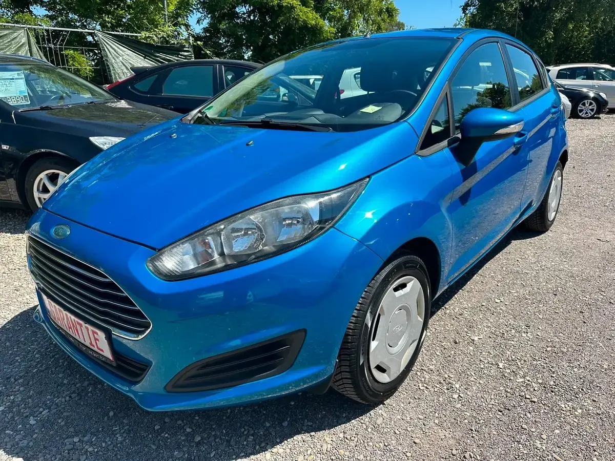 Gebraucht Ford Fiesta 82 PS (60 kW) 2013 Blau Limousine