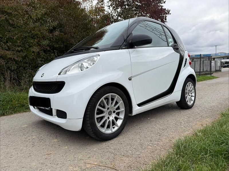 Weiß Gebraucht 2011 Smart ForTwo Coupé Passion Coupé | 3.700 € (Guter Preis) - Bild 1/4