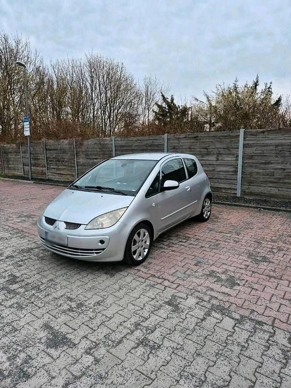 Second-hand Mitsubishi Colt 75 CP (55 kW) 2007 Argintiu Hatchback