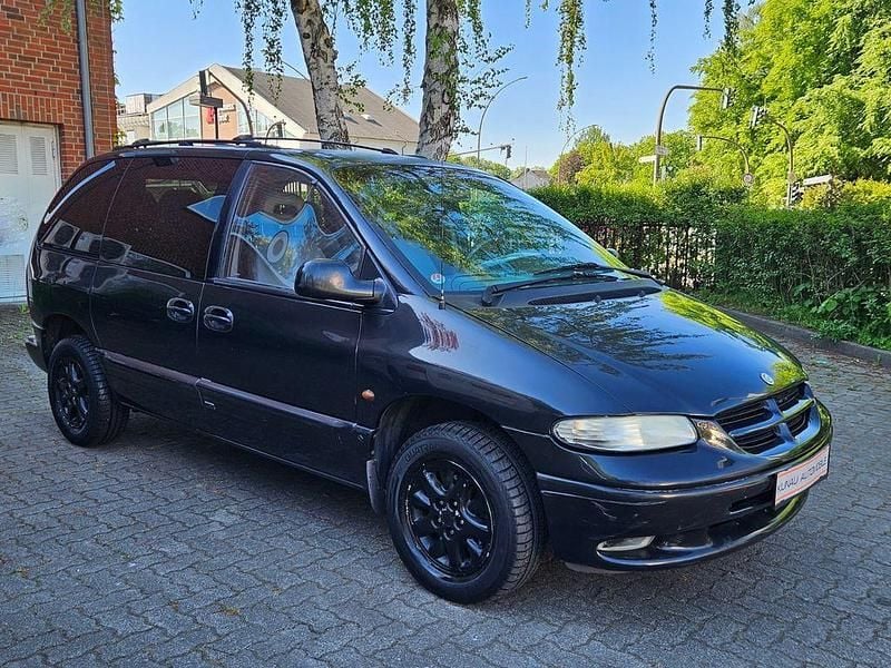 Schwarz Gebraucht 1998 Chrysler Grand Voyager Van / Kleinbus | 1.950 € (Fairer Preis) - Bild 1/4