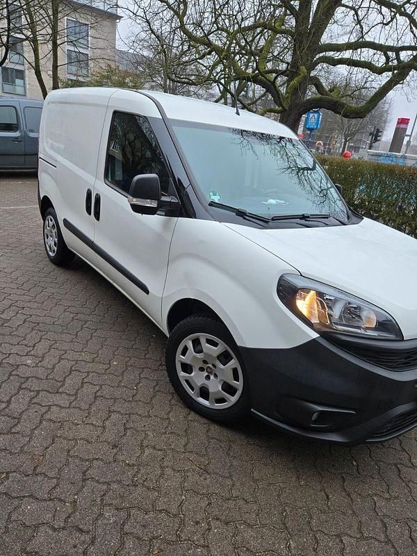 Gebraucht Fiat Doblò Easy 120 PS (88 kW) 2018 Weiß Van / Kleinbus