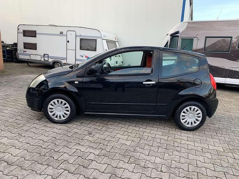 Gebraucht Citroën C2 Comfort 73 PS (53 kW) 2006 Lack onyx schwarz/deckende Kleinwagen