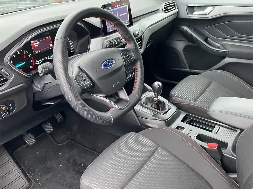Gebraucht Ford Focus ST-Line 125 PS (91 kW) 2022 Blau chromablau metallic (metallic) Kombi