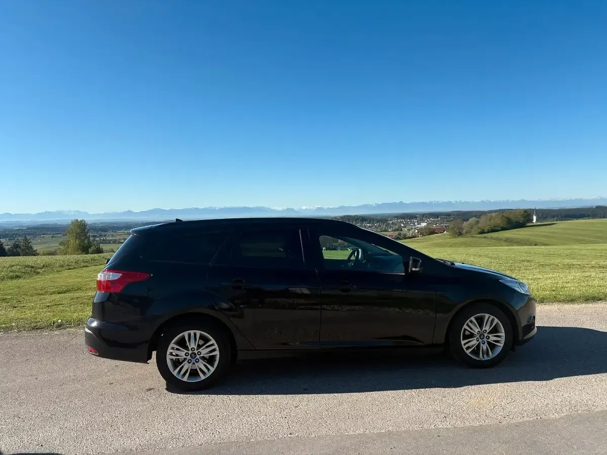 Gebraucht Ford Focus Trend 125 PS (91 kW) 2014 Schwarz Kombi