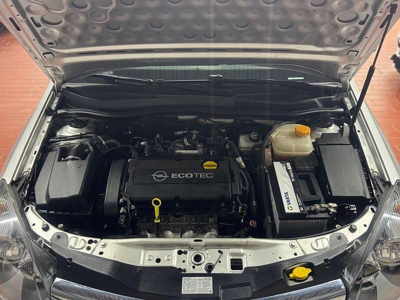 Gebraucht Opel Astra 140 PS (102 kW) 2006 Silber Limousine