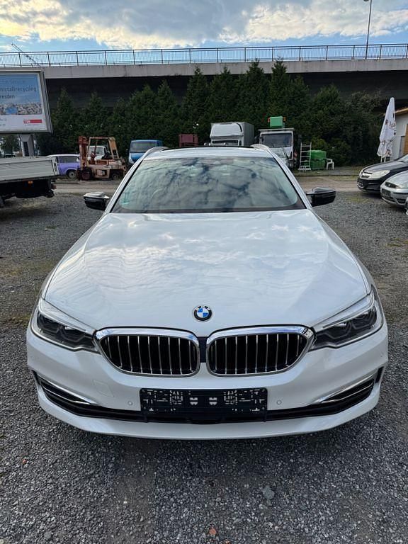Weiß Gebraucht 2019 BMW 540 Luxury Line Kombi | 23.500 € (Fairer Preis) - Bild 1/4