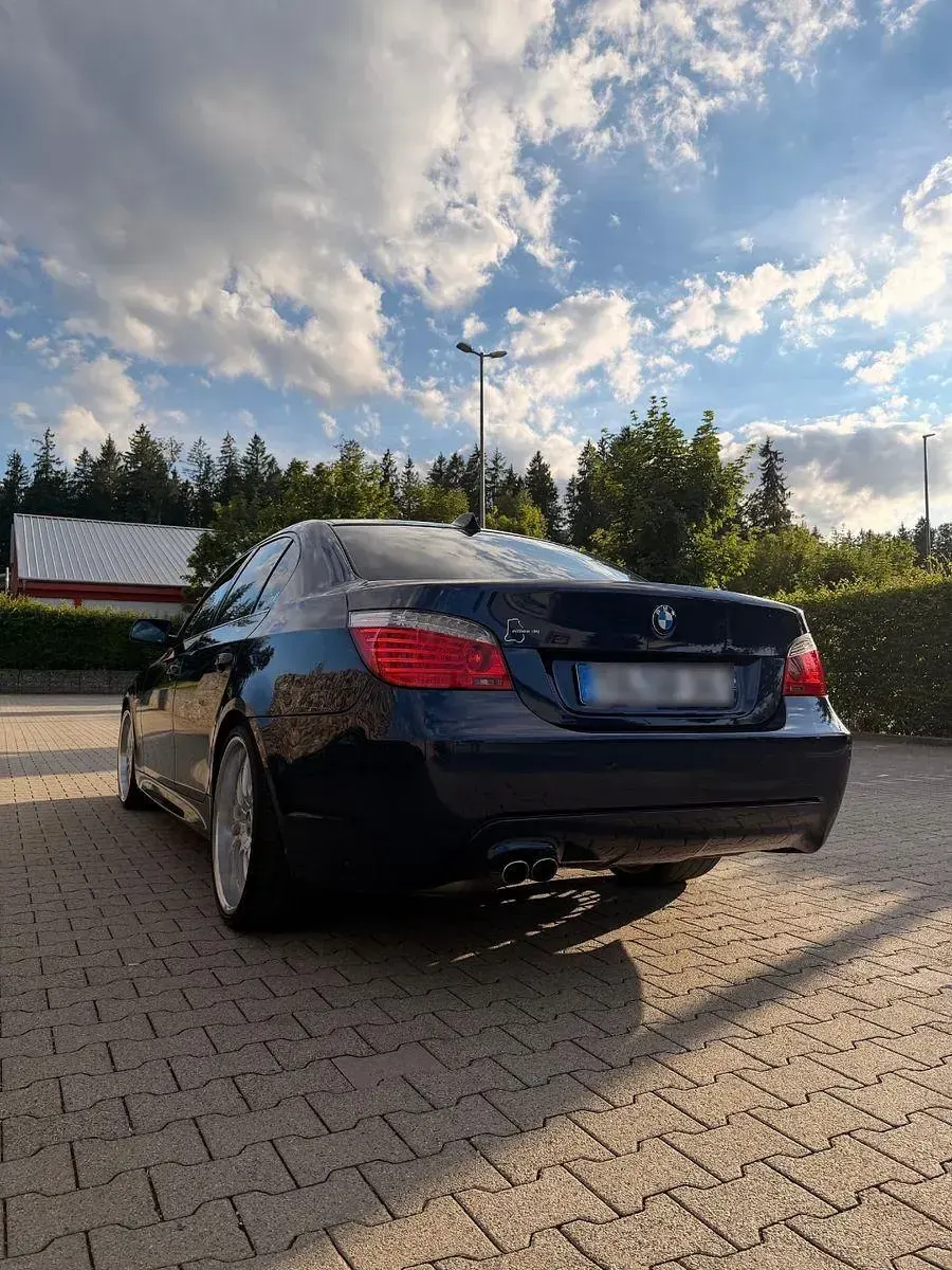 Gebraucht BMW 525 M Sport 197 PS (144 kW) 2008 Blau Limousine