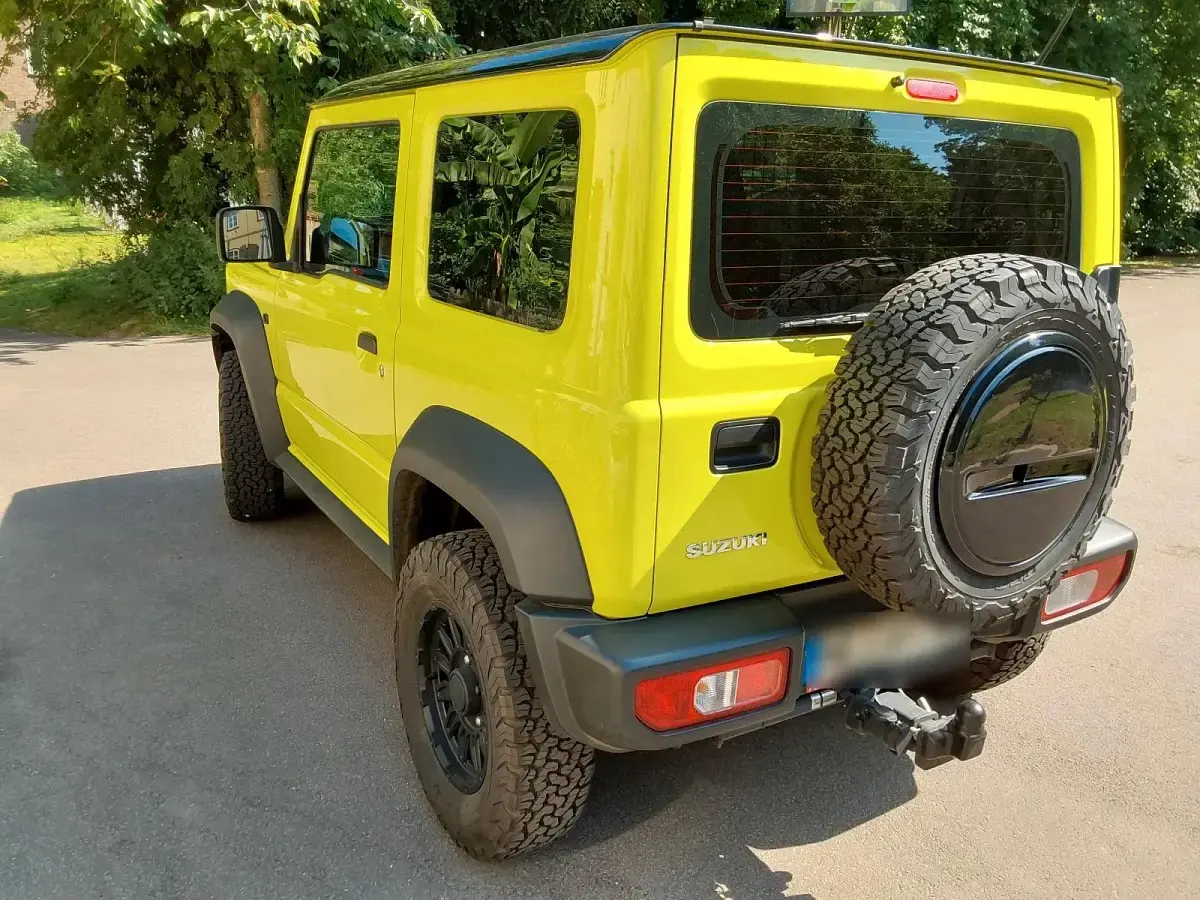 Gebraucht Suzuki Jimny 102 PS (75 kW) 2024 Gelb SUV