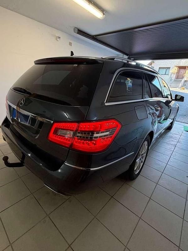 Gebraucht Mercedes E220 Avantgarde 170 PS (125 kW) 2012 Grau Kombi
