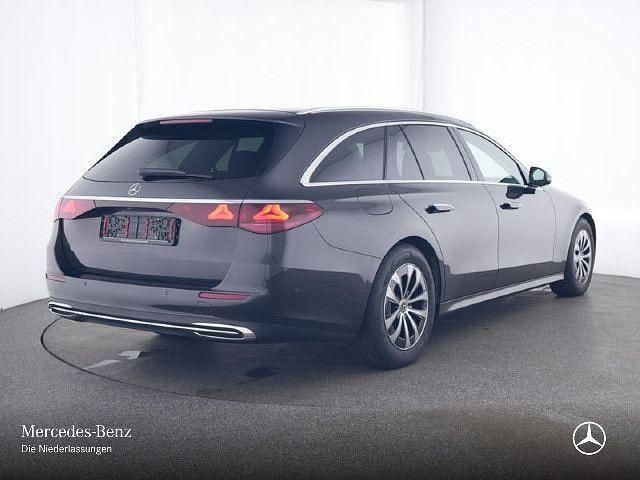 Grau Gebraucht 2024 Mercedes E220 Avantgarde Limousine | 45.990 € (Superpreis) - Bild 1/4