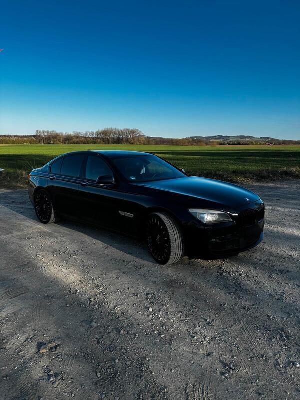 Schwarz Gebraucht 2010 BMW 740 Limousine | 13.099 € (Fairer Preis) - Bild 1/4