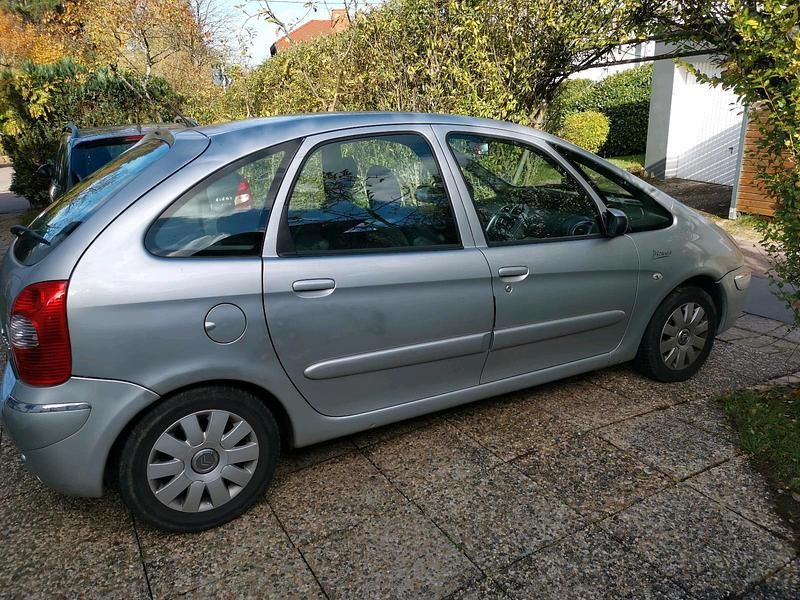 Silber Gebraucht 2006 Citroën Xsara Picasso Van / Kleinbus | 2.850 € (Fairer Preis) - Bild 1/4