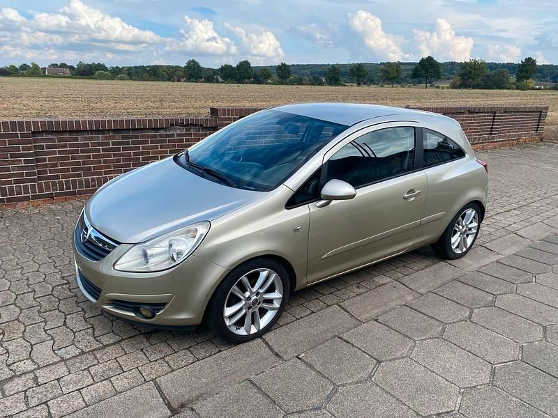 Gold Gebraucht 2007 Opel Corsa Kleinwagen | 2.200 € (Etwas zu teuer) - Bild 1/4