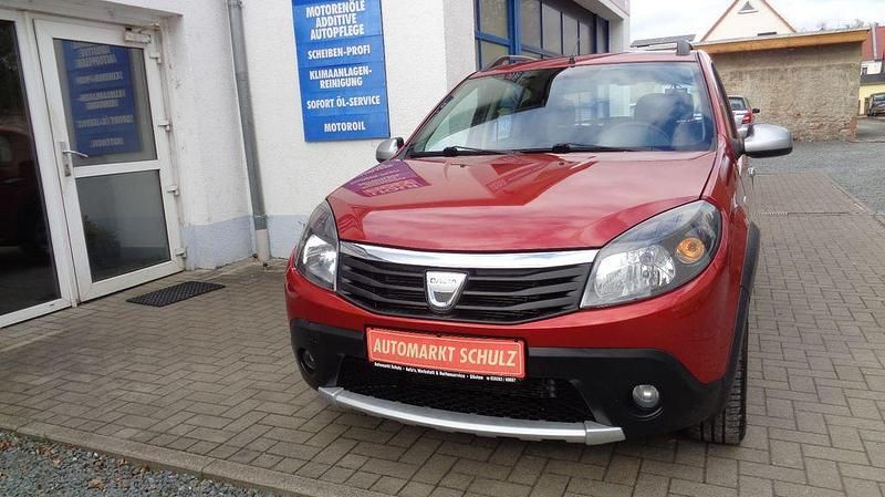Gebraucht Dacia Sandero Stepway 84 PS (61 kW) 2011 Rot Limousine