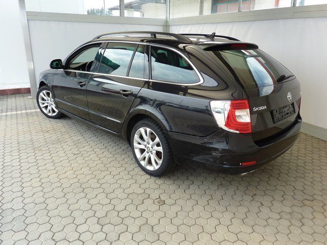 Gebraucht Skoda Superb Exclusive 140 PS (102 kW) 2014 Schwarz metallic Kombi