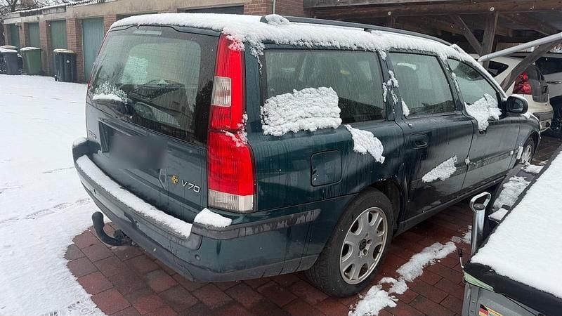 Grün Gebraucht 2000 Volvo V70 Kombi | 950 € (Superpreis) - Bild 1/4